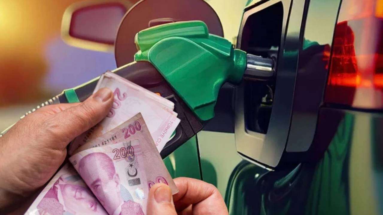 Zamların ardından sürücülere nefes aldıracak haber: Motorine indirim geliyor, tabelalar bu gece değişecek! 4